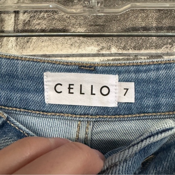 NWT Cello the Kellie jeans light wash skinny distressed chewed hem - Picture 3 of 12